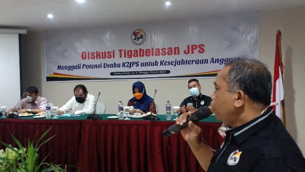 Ketua K2JPS Saribulih sampaikan perkembangan koperasi dalam Diskusi Tigabelasan JPS