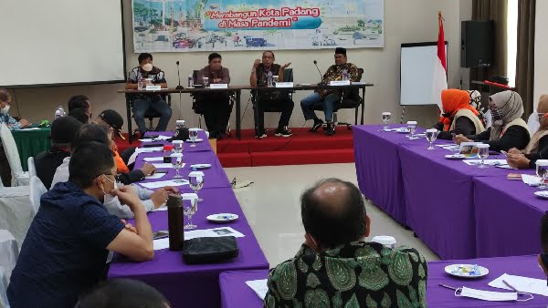 Desrio Putra menyampaikan pemikiran tentang Padang ke depan