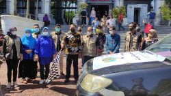 Audy Joinaldy, bersama HM Nurnas dan Raflis lakukan pelepasan aksi Jaringan Pemred Sumbar (JPS) Bakti untuk Negeri bersama Mitra dan Tokoh tahap dua di DPRD Sumbar, pada Sabtu 31/7/2021