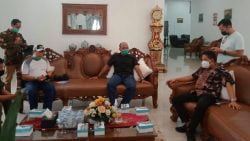 Ketua DPRD Sumbar Supardi beri penjelasan pada pers terkait renovasi rumah dinas
