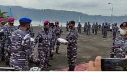 Berita terkini Danlantamal 2 Danlantamal II Laksmana Pertama TNI Hargianto SE, MM, M.Si. (Han) lakukan penyerahan secara simbolis sembako untuk dibagikan pada masyarakat