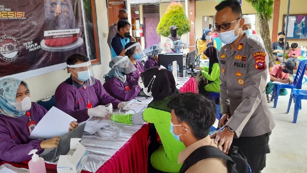 Vaksinasi di Dharmasraya