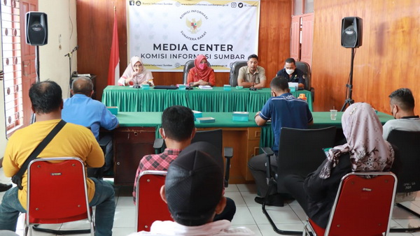 Konferensi pers KI Sumbar