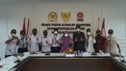 Hj. Nevi Zuairina menerima kedatangan sebelas walinagari yang berasal dari Kabupaten Lima Puluh Kota