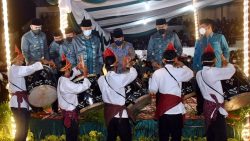 Penabuhan Gendang antara lain oleh Dirjen Bimas Islam Kamarudin Amin, Gubernur Sumbar Mahyeldi, Wagub Audy Joinaldy, dan Wako Fadly di Pembukaan MTQ Nasional Sumbar 2021