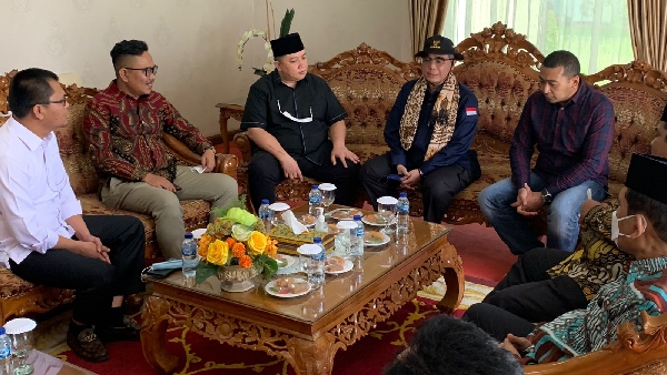 Ketua Umum Japnas Sumbar Gun Sugianto dan jajaranya bersama Wagub Audy Joynaldi sambut kedatangan Wakil Menteri Pertanian RI, Harvick Hasnul Qolbi
