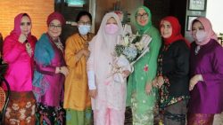 Hj. Nevi Zuairina bersama perkumpulan Indojalito sekaligus jadi juri Lomba The Best Dress