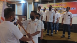 Ketua JKIP Sumbar serahkan pataka pada JKIP Pessel