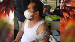 Adrian Tuswandi saat vaksinasi