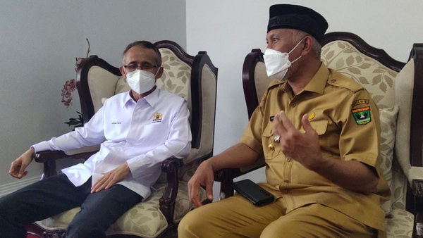 Ketua Kadin Sumbar bersama Gubernur Sumbar