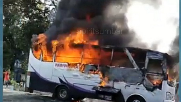 Bus Pariwisata terbakar