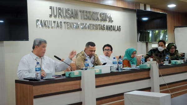 Foccus Group Discussion (FGD) dengan tema Satu Bulan Pasca Gempa