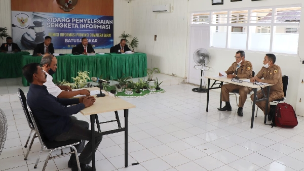 Komisi Informasi Sumbar menggelar sidang di tempat di Kabupaten Tanah Datar.