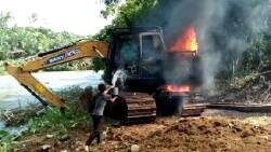 Excavator jenis excavator Sany pc 135 tersebut terbakar saat hendak kerja membuat jalan perekonomian masyarakat