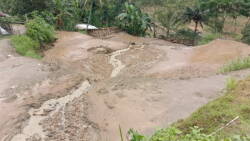 Kondisi tanah longsor yang terjadi di Desa Kutabima, Kecamatan Cimanggu, Kabupaten Cilacap, Jawa Tengah, Jumat (1/4). (BPBD Kabupaten Cilacap)