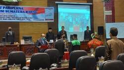 Rapat Paripurna PAW Anggota DPRD Sumbar