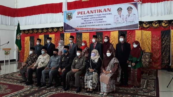 Bupati Sijunjung Benny Dwipa Yuswir, S.STP.M.Si melantik 62 pejabat Eselon IIb sampai Eselon VI