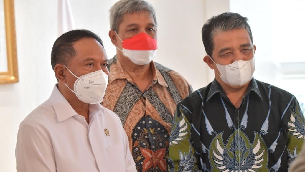 Rektor Unand didampingi Warek IV bersama Menpora