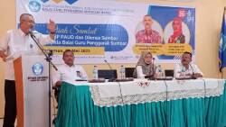 Pisah sambut kepala Balai Guru Penggerak Sumbar dari Dr. Wisma Endrimon, M.Pd kepada Sri Yulianti, M.Pd