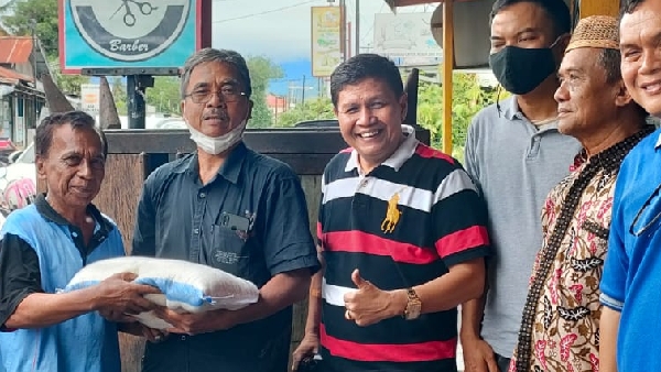 Irwan Basir Dt. Rajo Alam Santuni Korban Kebakaran di Air Camar