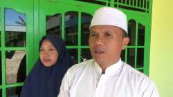 Pasutri warga Transmigrasi Sitiung 1 Blok E Jorong Sungai Kalang, Kecamatan Tiumang, Kabupaten Dharmasraya,