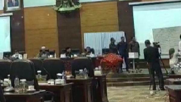 Rapat Paripurna DPRD Sumbar