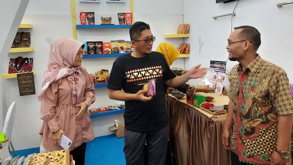 Hendri Septa tinjau stand UMKM Kota Padang di HUT Apeksi