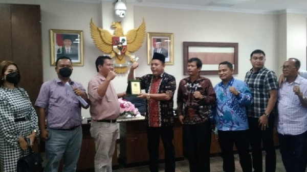Anggota DPRD komisi C Kabupaten Toba dan Bapemperda