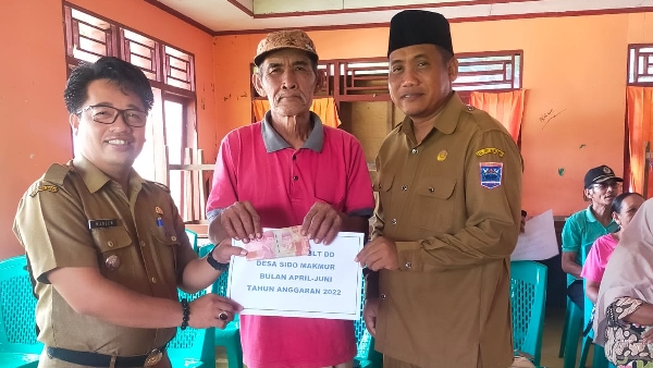 Pemdes Sidomakmur Salurkan BLT DD tahap 2