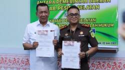 Bupati Pesisir Selatan Drs. Rusma Yul Anwar dan Kepala Kejaksaan Negeri Pesisir Selatan Raymund Hasdianto Sihotang, SH, MH. 