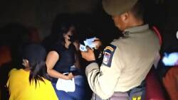 Satpol PP Padang mengamankan 2 orang pemandu Karaoke,