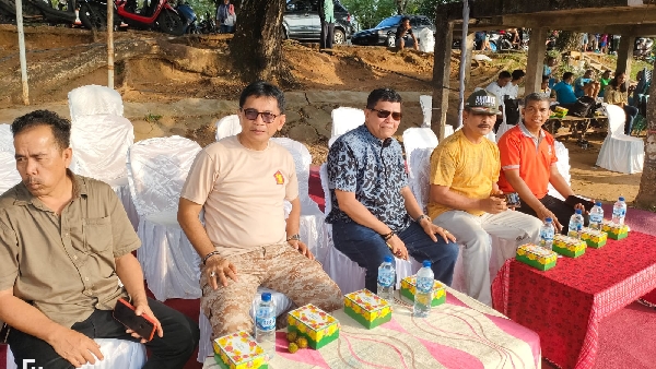 Irwan Basir Irwan Basir Dt. Rajo Alam, SH.MM menghadiri pembukaan turnamen sepak bola usia 45 tahun ke atas yang digelar oleh Askot PSSI Kota Padang