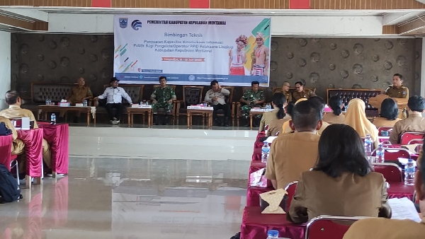 Sambutan Pj Bupati Kepulauan Mentawai saat membuka Bimtek KIP PPID Pelaksana, Senin 11/7-2022 di Aula Graha Viona Hotel, Tuapeijat. (dok)
