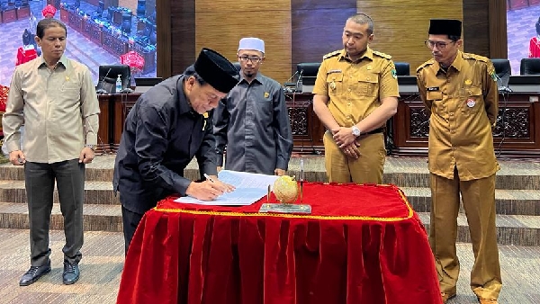 DPRD Sumbar dan DPRD sahkan Perda KIP