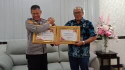Penghargaan dari Ketua DPRD Sumbar
