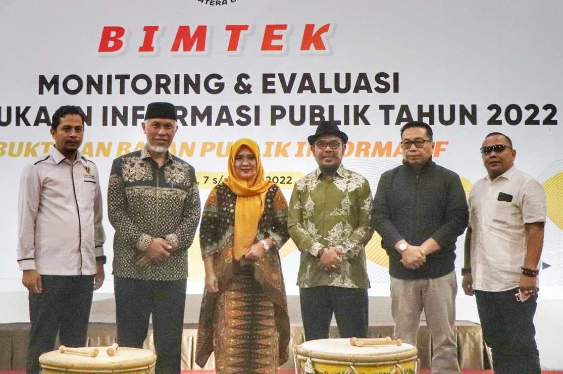 Komisioner KI Sumbar bersama Gubernur Sumbar