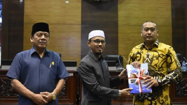DPRD Sumbar
