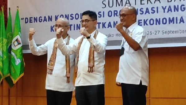 Ketua Kadin Indonesia bersama dua Caketum Sumbar