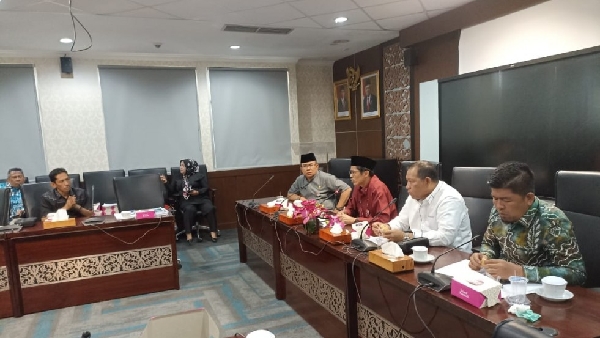 Tiga Komisi DPRD Dumai Datangi DPRD Sumbar.