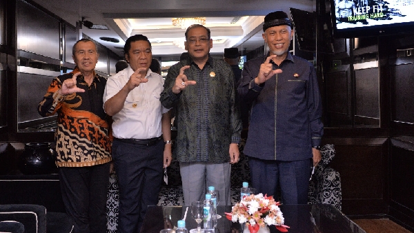 Gubernur Sumatera Barat (Sumbar), Mahyeldi menghadiri langsung presentasi keterbukaan informasi publik (KIP)