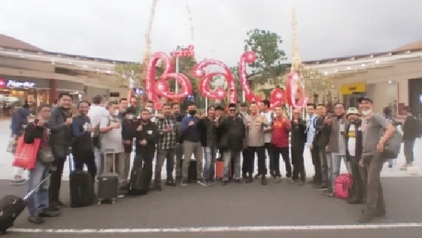 Rombongan Perhimpunan Jurnalis Keterbukaan Informasi Publik (PJKIP) Sumbar dan Komisi Informasi (KI) Sumbar disambut Kabid Humas Polda Bali Kombes Pol Stefanus Satake Bayu Setianto