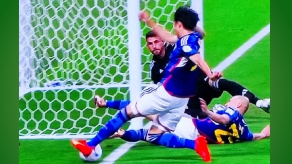 Jepang menghadapi Spanyol