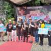 "Bupati Sijunjung Benny Dwifa Yuswir poto bersama dengan pemenang Lomba Esai Story of Batang Kuantan River pada Ahad (4/12/2022)"
