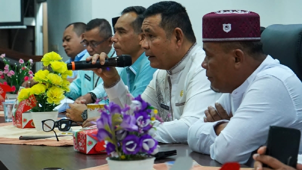 Bupati Solok Epyardi Asda adakan pertemuan bersama karyawan Aqua yang terkena PHK