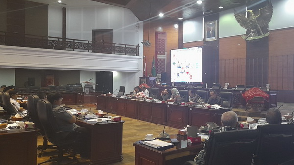 DPRD Gelar Seminar Publik Ranperda Tata Kelola Komoditi Unggulan Perkebunan