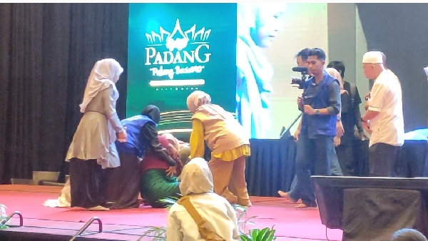 Fatmawati jatuh pingsan usai Mutia melafazkan dua kalimat syahadat