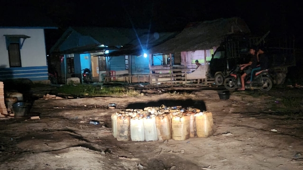 aktifitas penimbunan Bahan Bakar Minyak (BBM) Jenis Solar di Nagari Air Bangis, Kecamatan Sungai Beremas