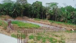 Dari delapan lokasi pengerjaan embung hanya 3 lokasi yang mencapai target pengerjaan 100 persen. 