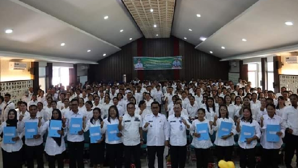 Sebanyak 313 orang guru kontrak tingkat Sekolah Dasar