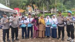 Bantuan Sembako di SMPN 6 Padang